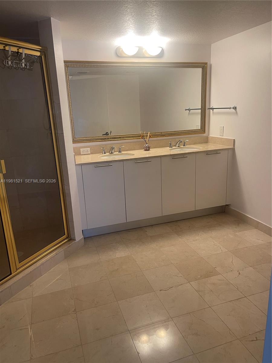 1800 N Bayshore Dr #1812 Miami, FL 33132