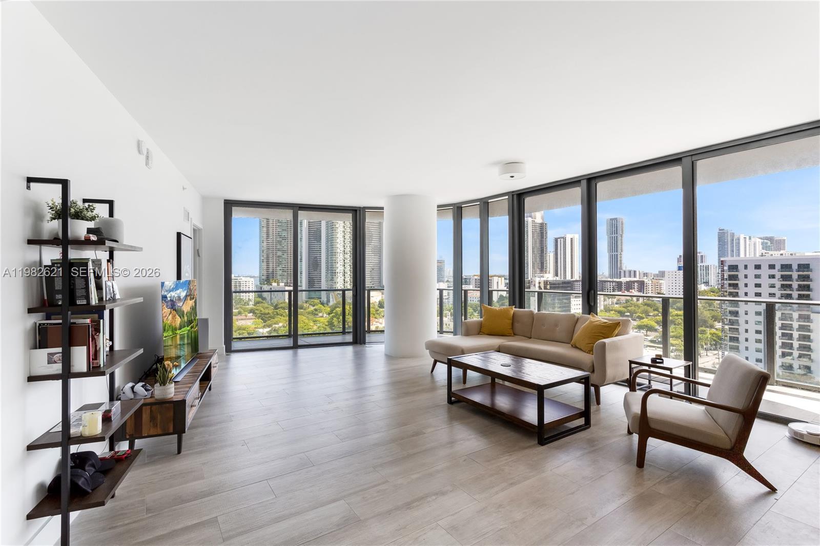 121 NE 34th St #1204