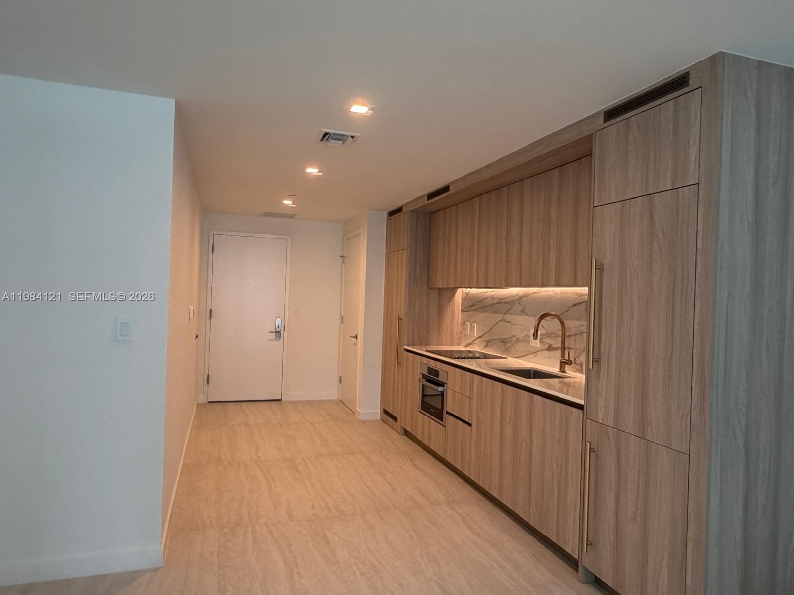 99 SE 5th St #1611 Miami, FL 33131