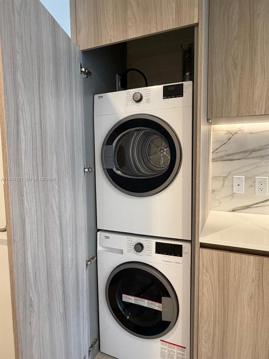 99 SE 5th St #1611 Miami, FL 33131