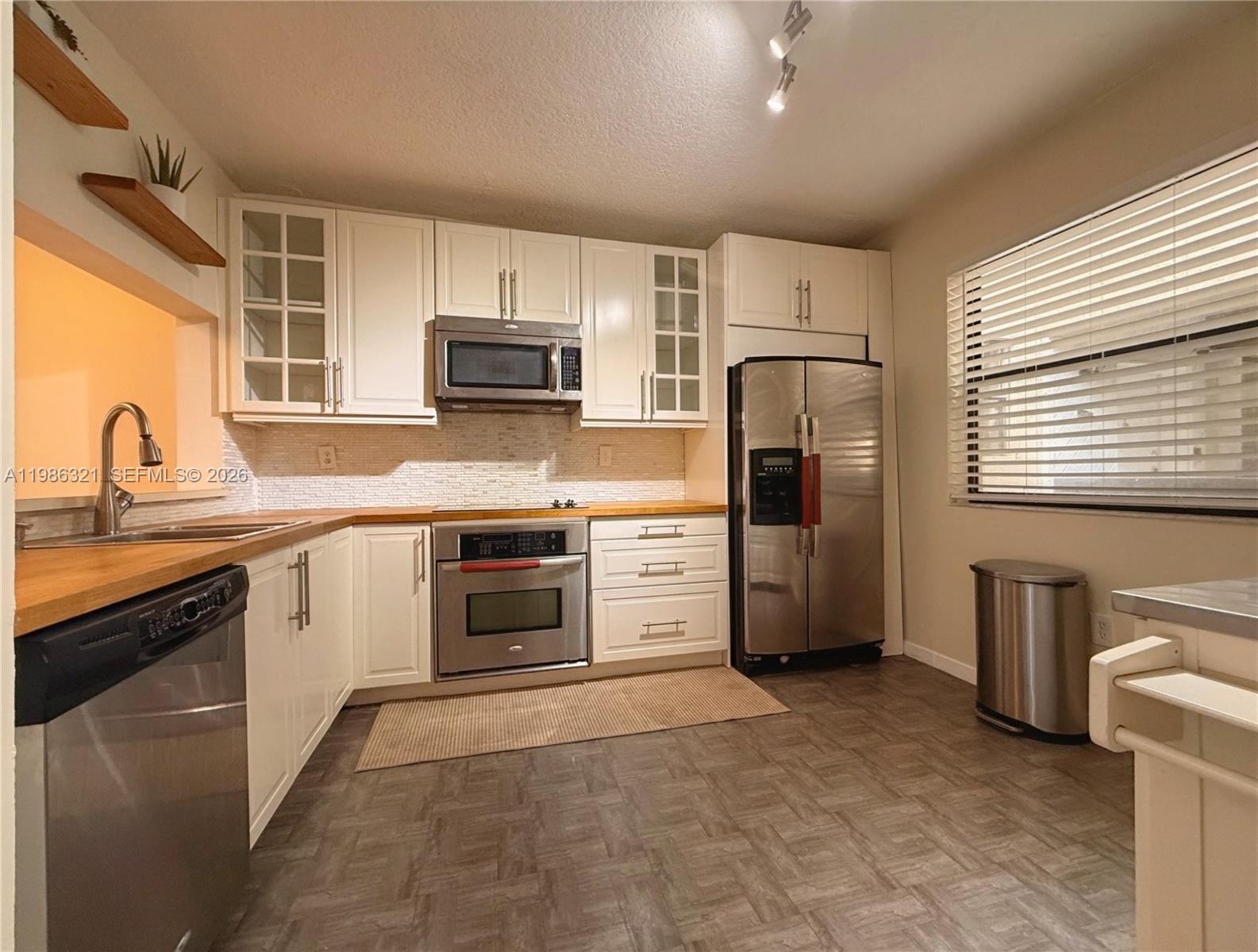 511 Ives Dairy Rd #301-6 Miami, FL 33179