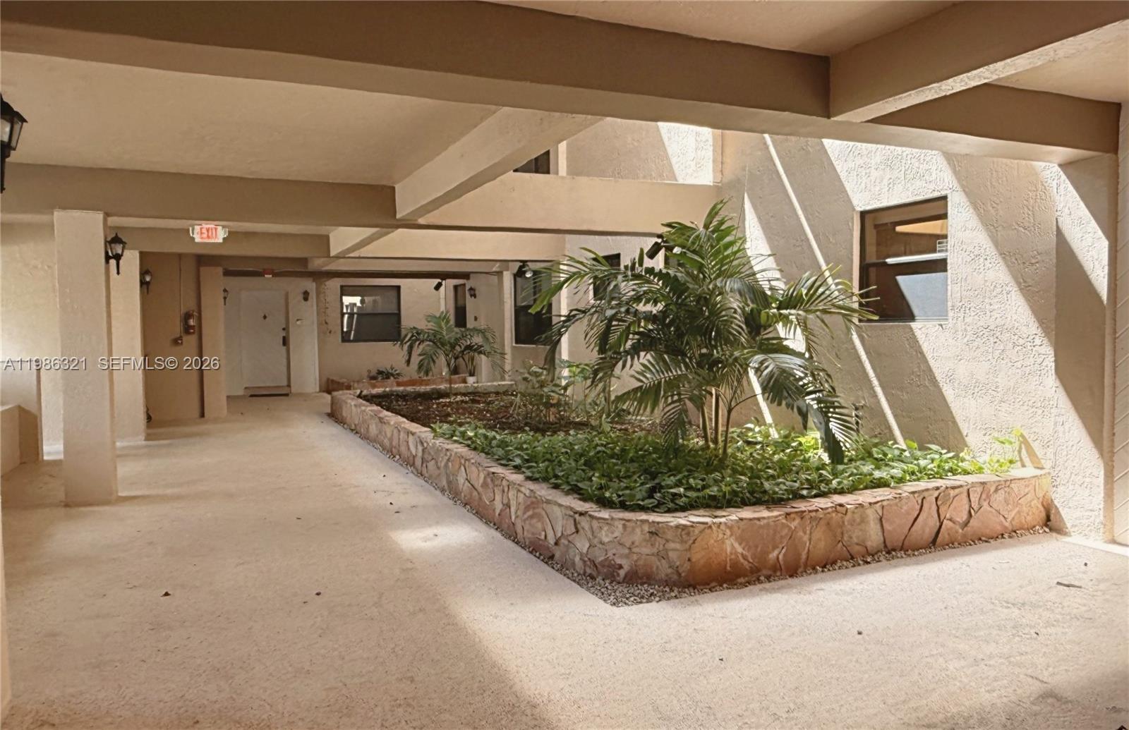 511 Ives Dairy Rd #301-6 Miami, FL 33179