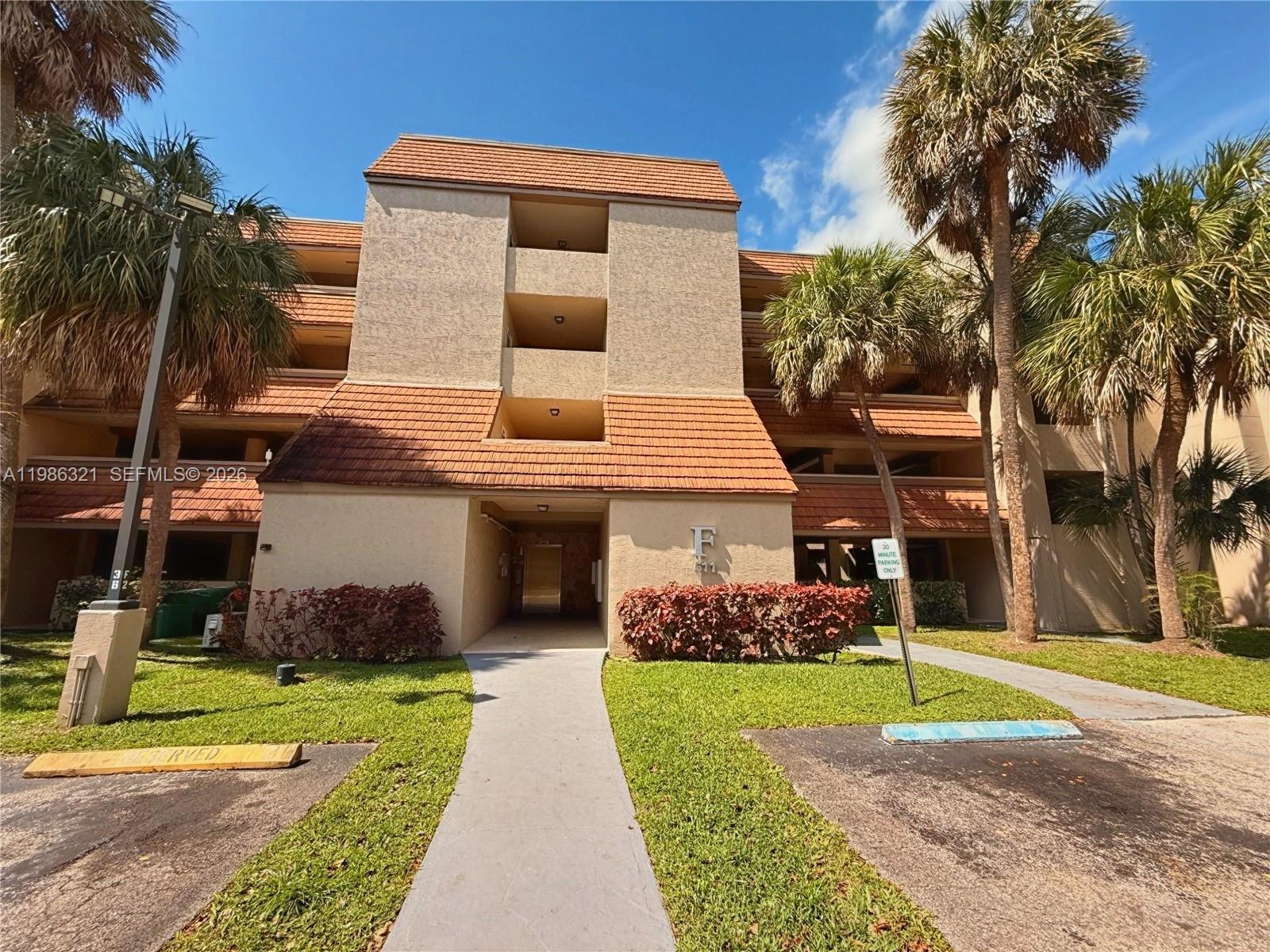 511 Ives Dairy Rd #301-6 Miami, FL 33179