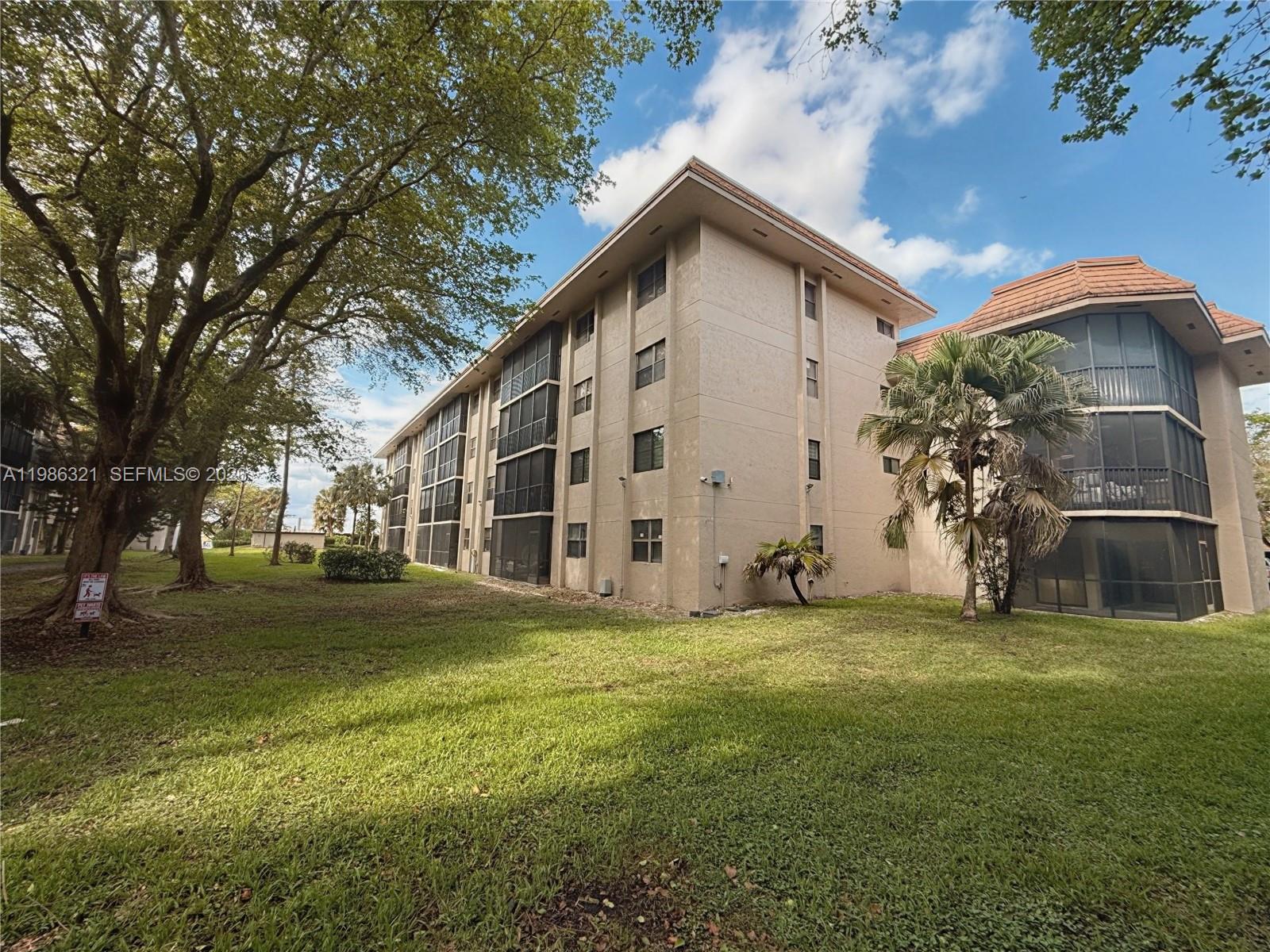 511 Ives Dairy Rd #301-6 Miami, FL 33179