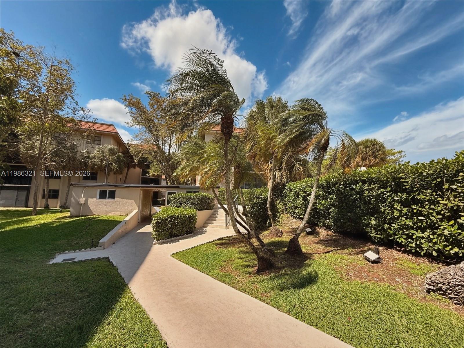 511 Ives Dairy Rd #301-6 Miami, FL 33179