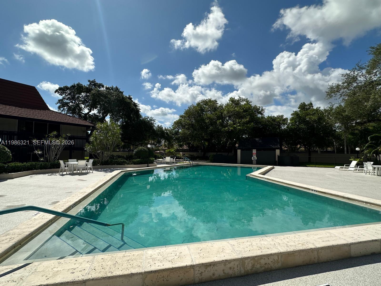 511 Ives Dairy Rd #301-6 Miami, FL 33179