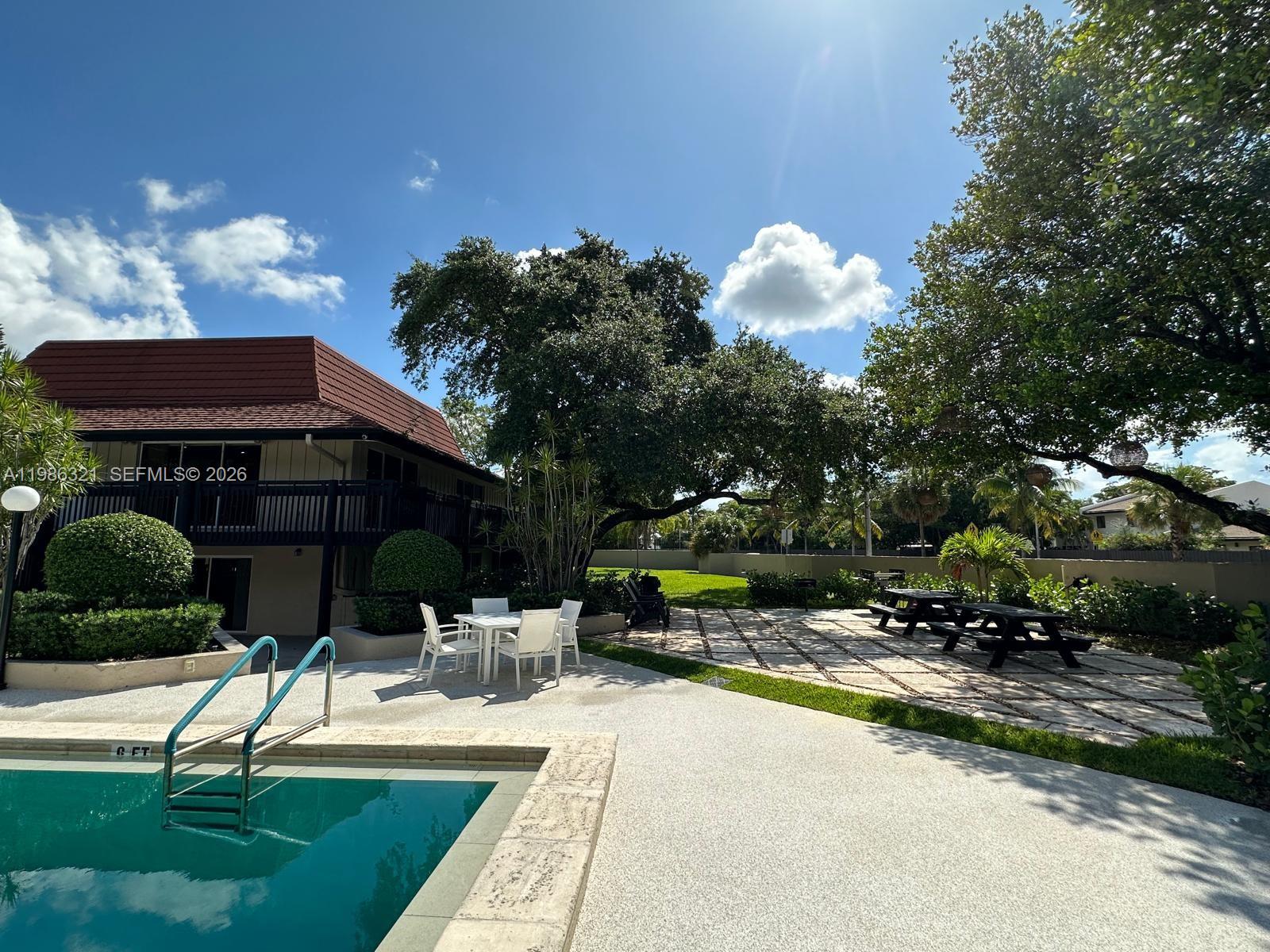 511 Ives Dairy Rd #301-6 Miami, FL 33179