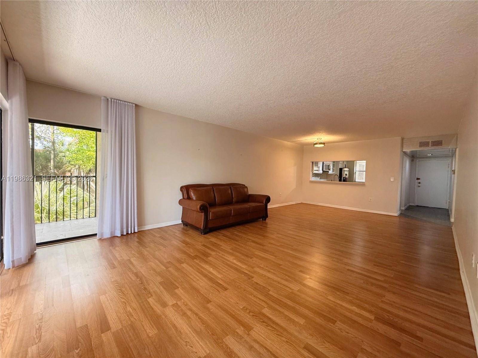 511 Ives Dairy Rd #301-6 Miami, FL 33179