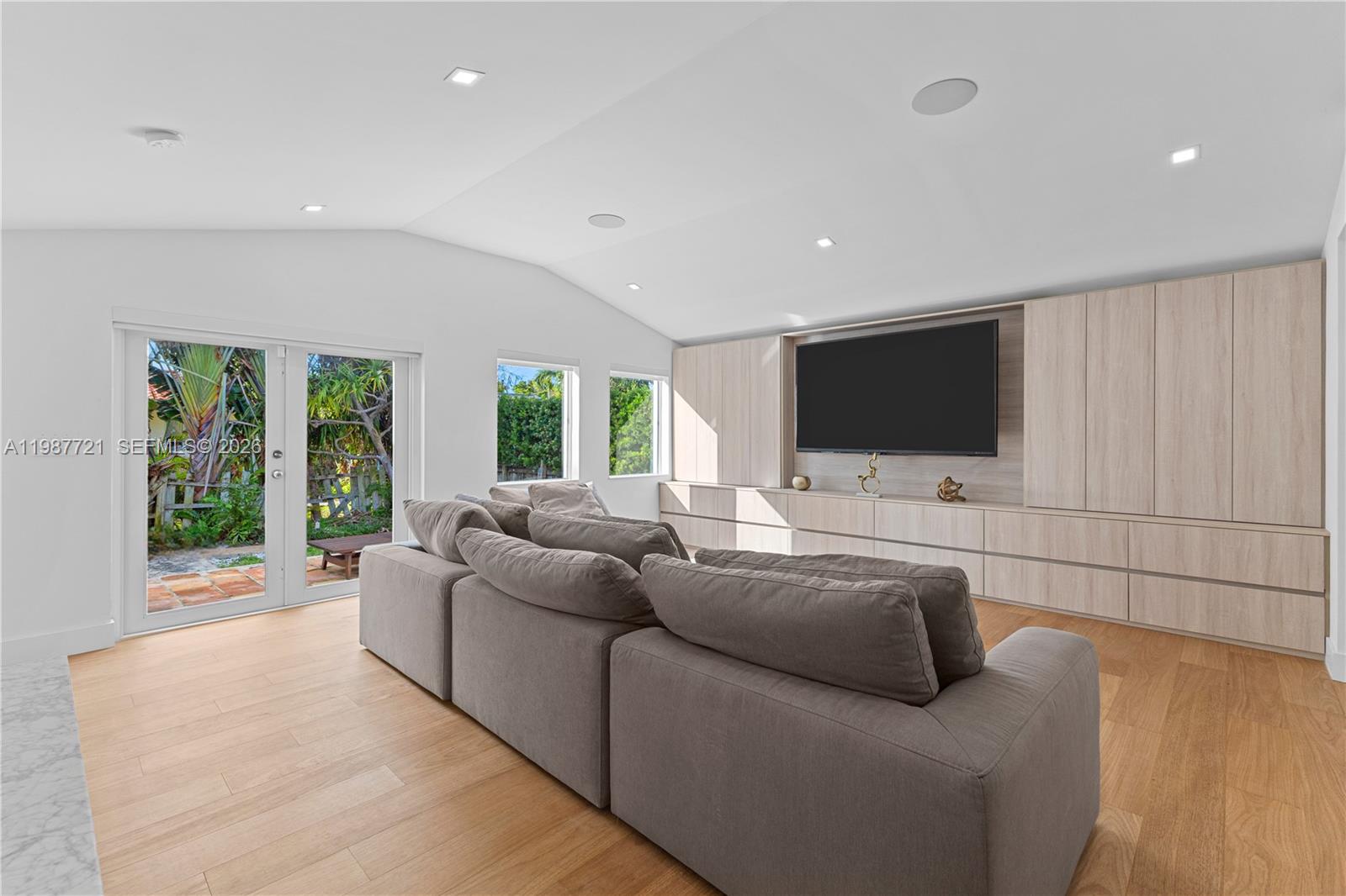 8926 Emerson Ave Surfside, FL 33154