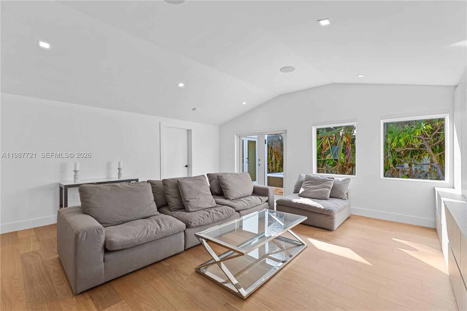 8926 Emerson Ave Surfside, FL 33154