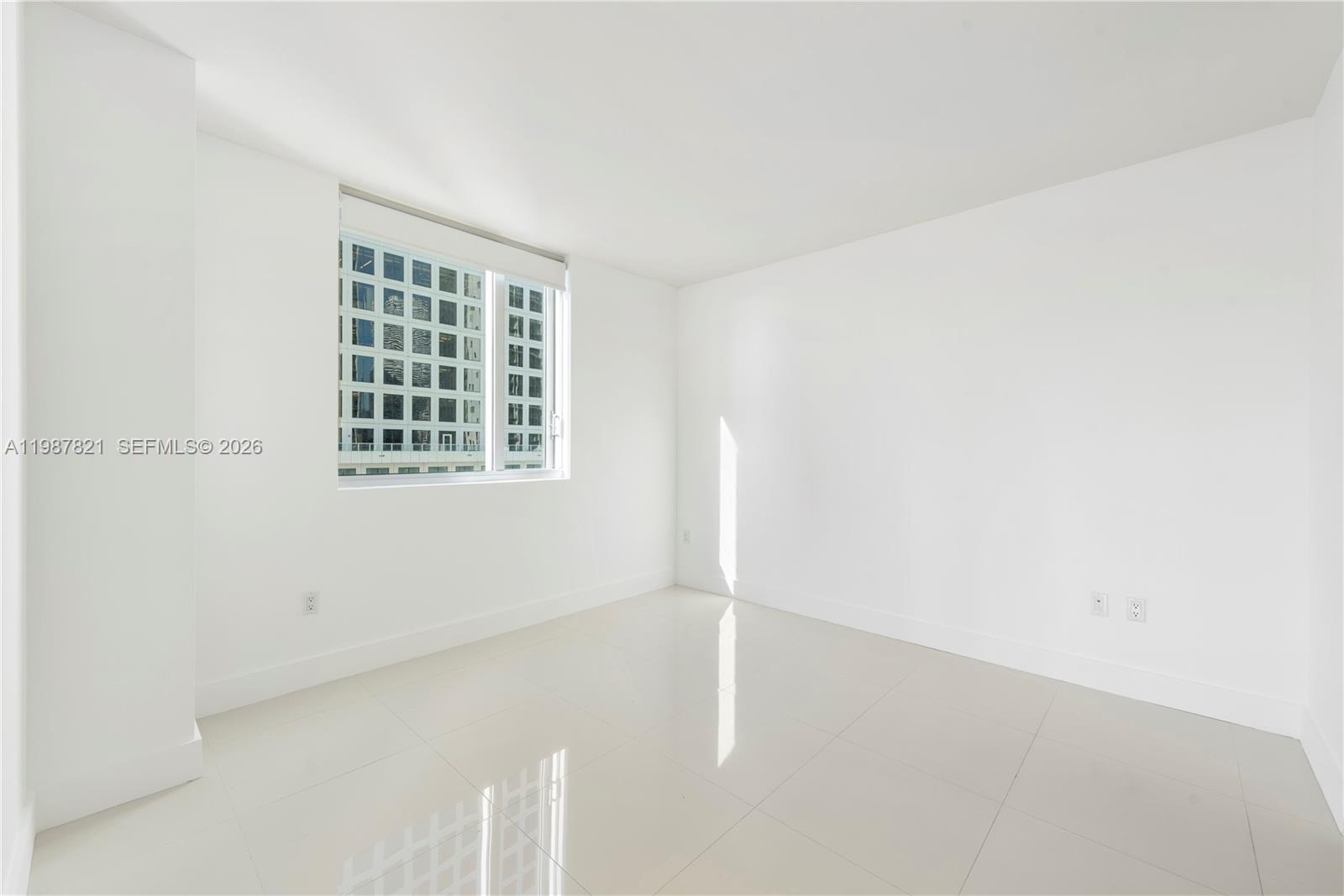 500 Brickell Ave #1402 Miami, FL 33131