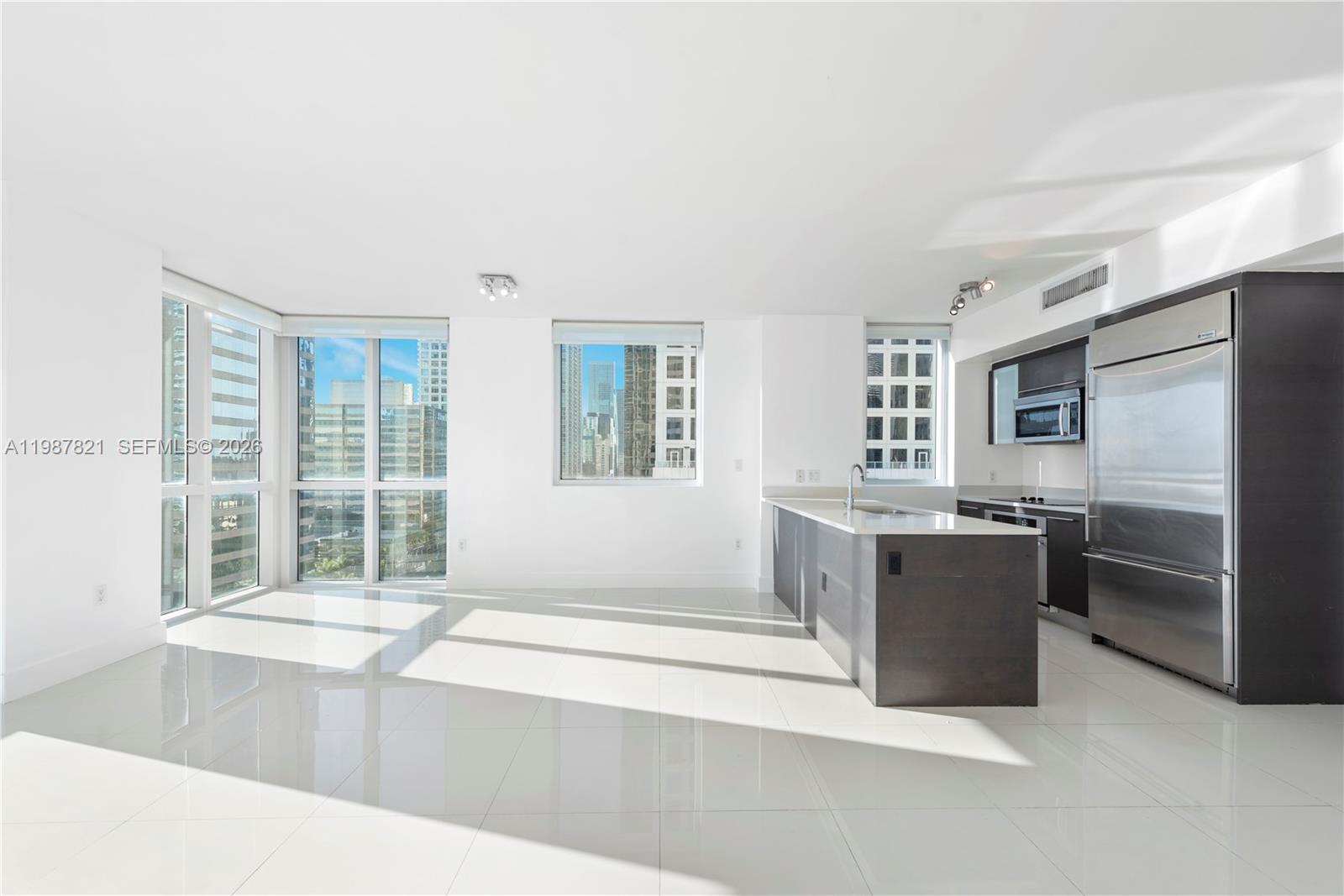 500 Brickell Ave #1402 Miami, FL 33131