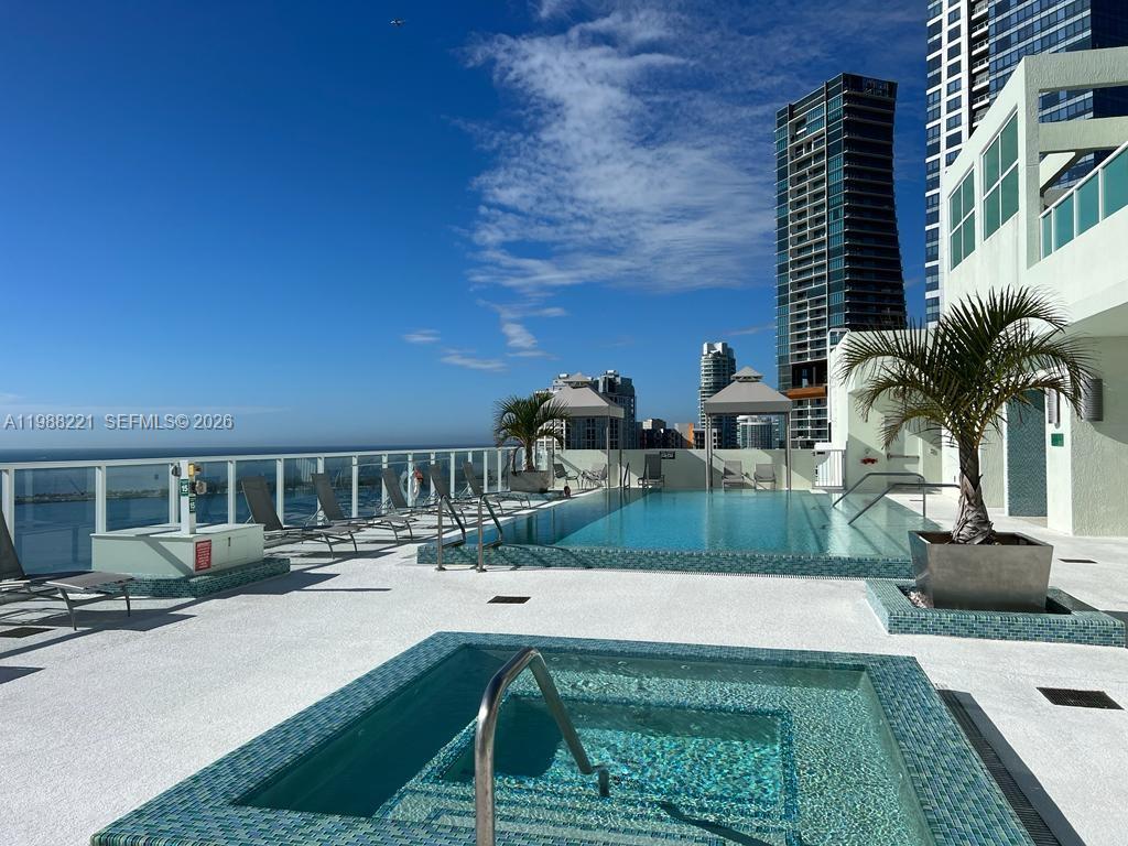 image Emerald at Brickell11