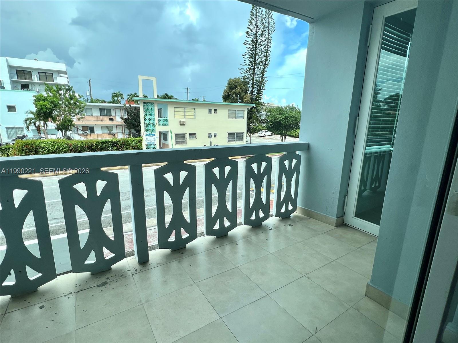 8233 Harding Ave #204 Miami Beach, FL 33141
