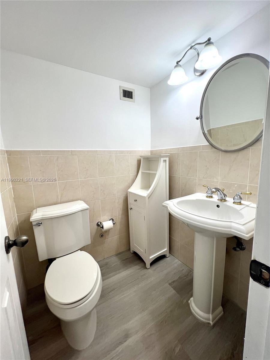 8233 Harding Ave #204 Miami Beach, FL 33141