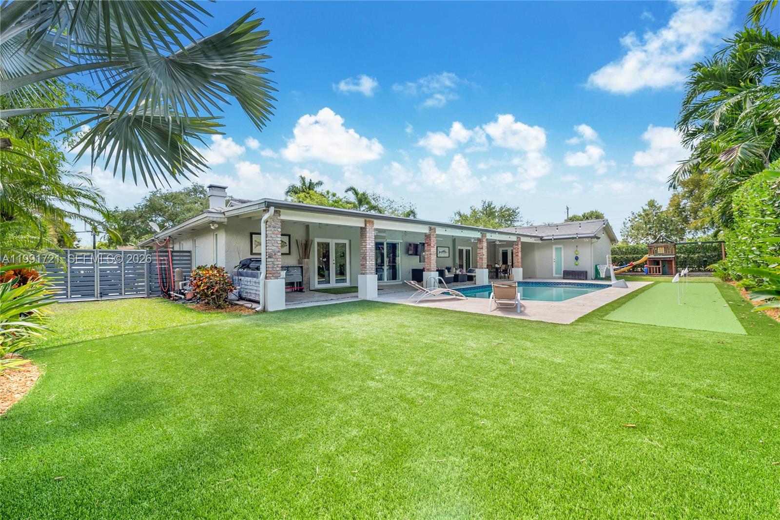 10330 SW 71st Ave Pinecrest, FL 33156