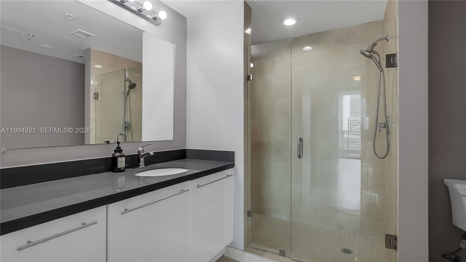 90 SW 3rd St #3003 Miami, FL 33130