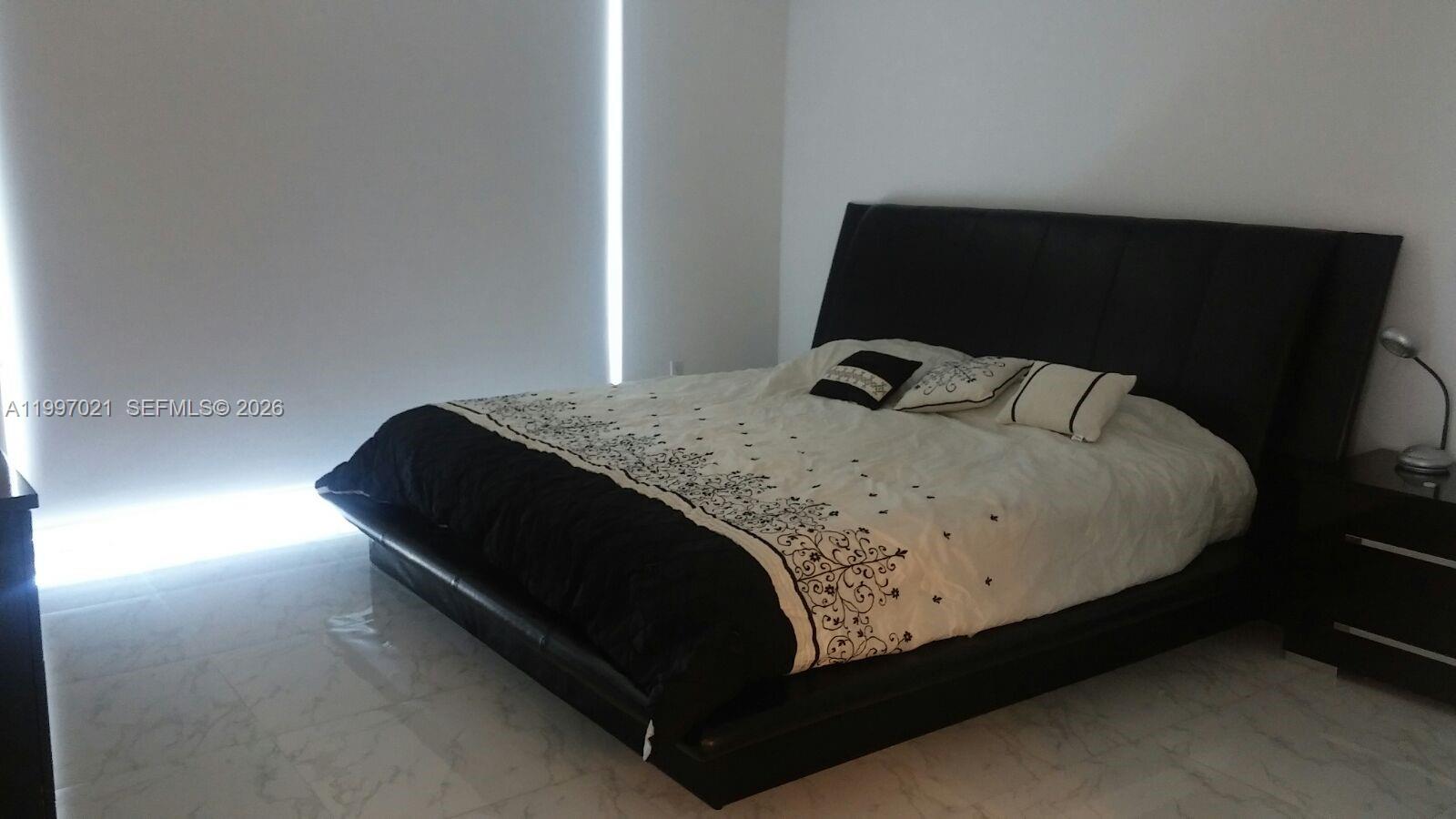 image 500 Brickell West11