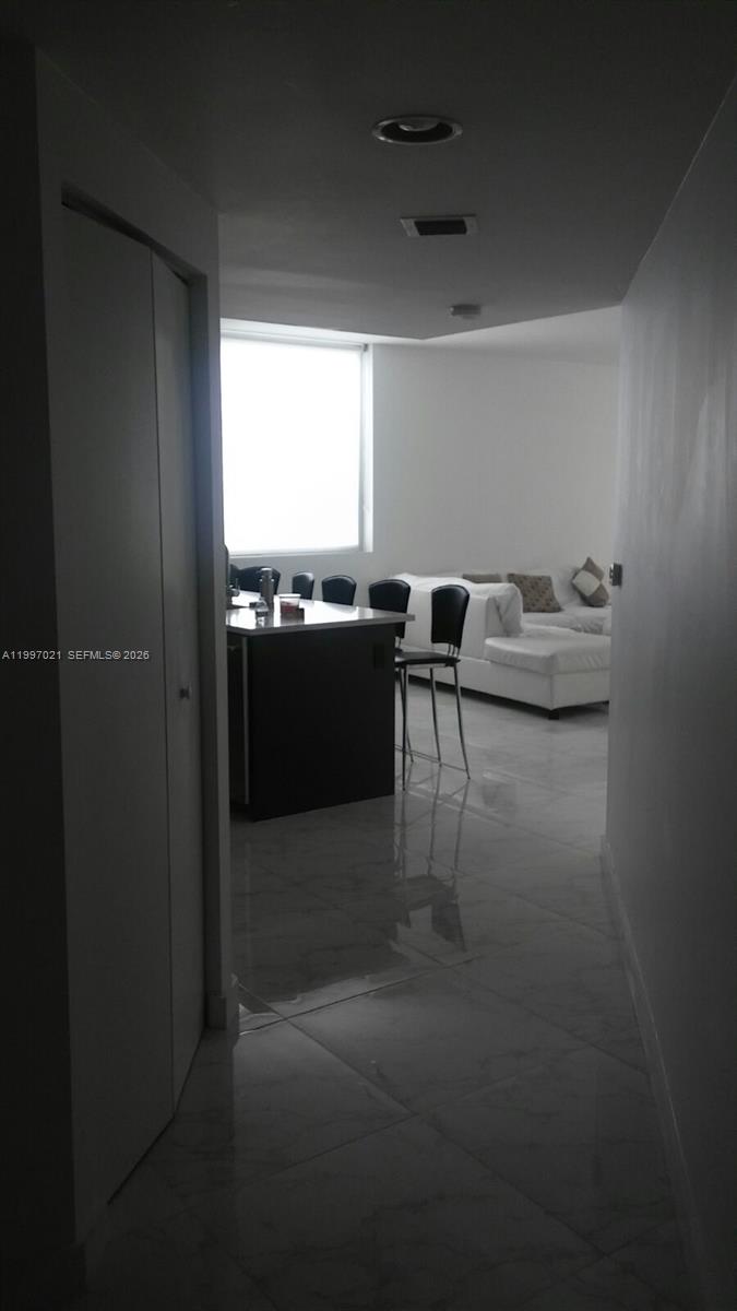 image 500 Brickell West3