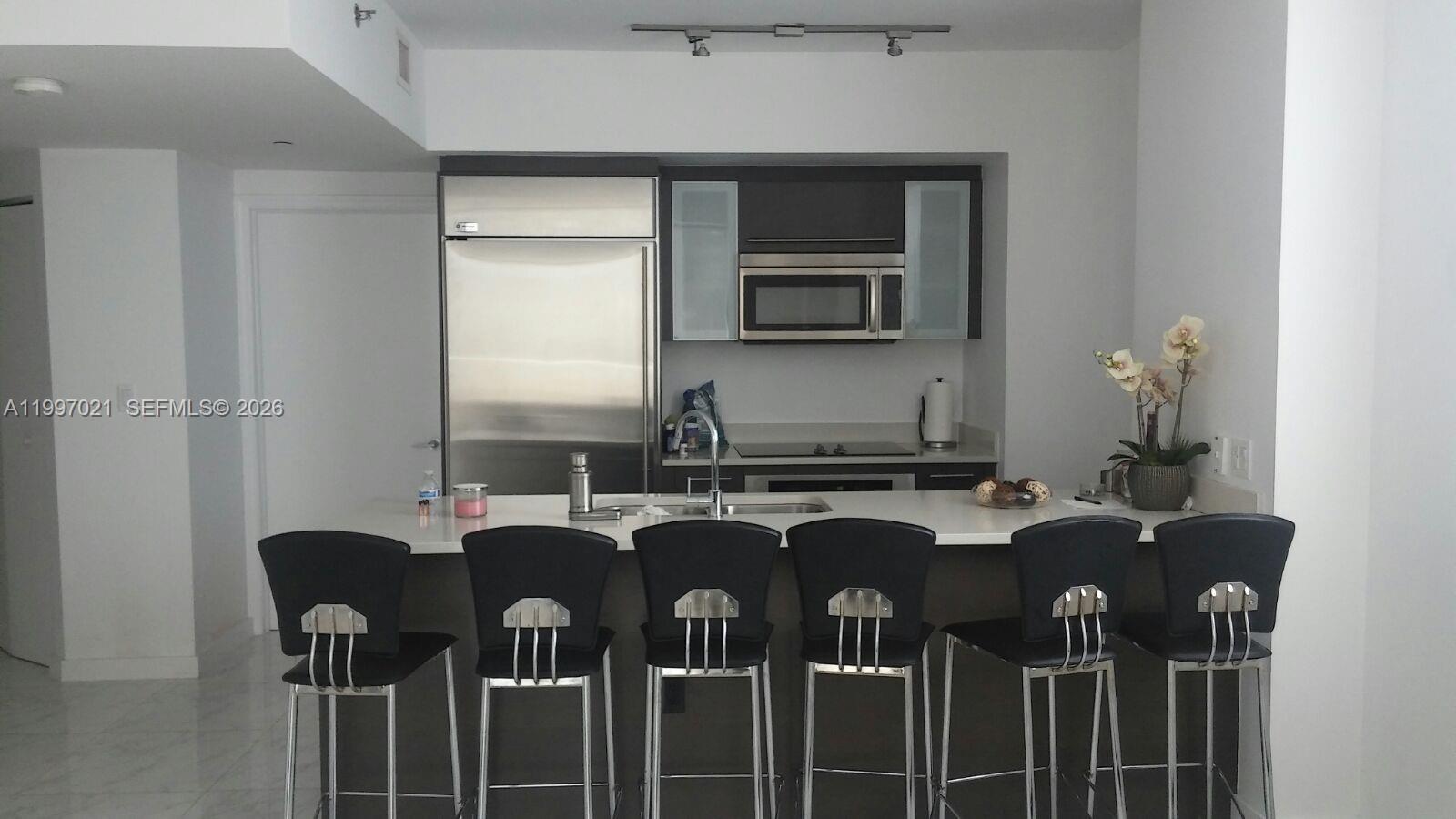 image 500 Brickell West4