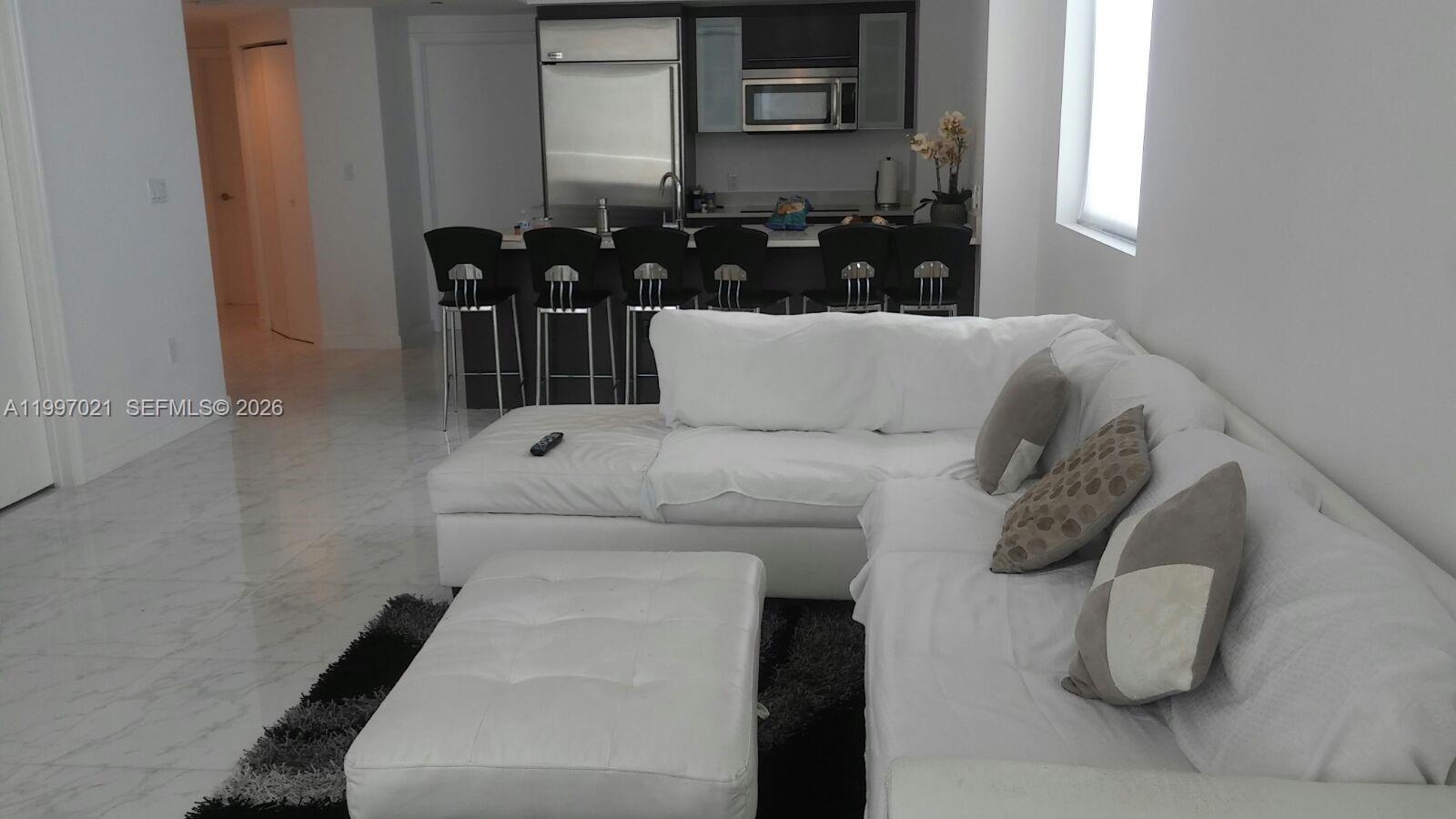 image 500 Brickell West6