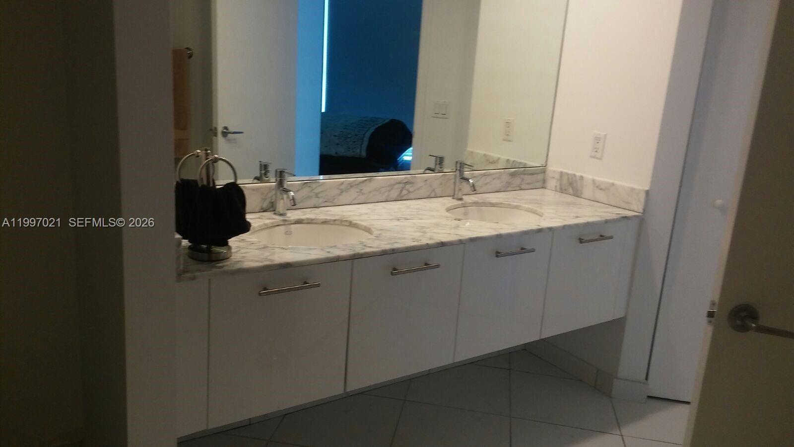 image 500 Brickell West8