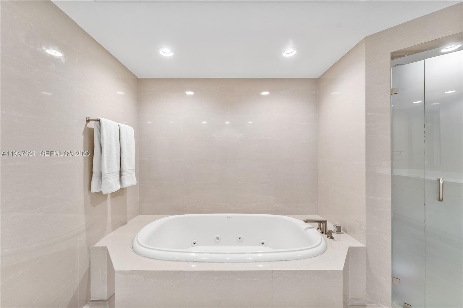 791 Crandon Blvd #405 Key Biscayne, FL 33149