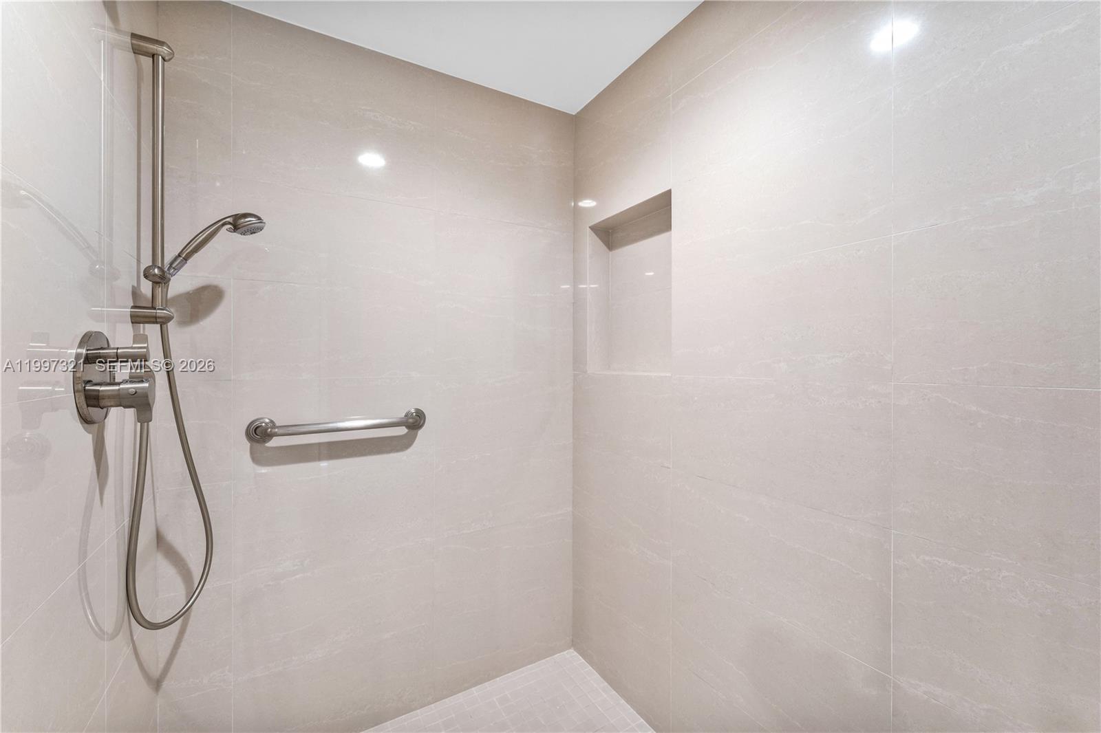 791 Crandon Blvd #405 Key Biscayne, FL 33149