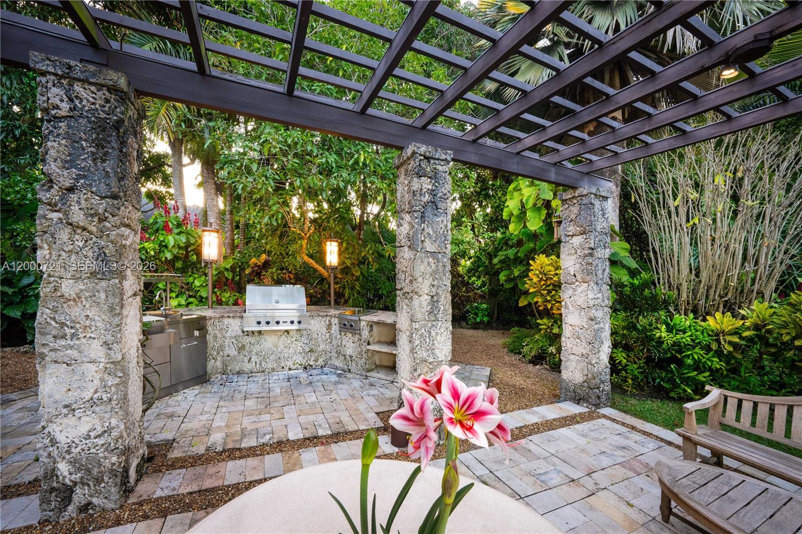 4867 SW 82nd St Miami, FL 33143