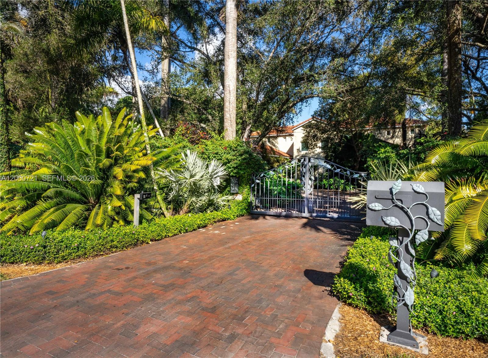 4867 SW 82nd St Miami, FL 33143