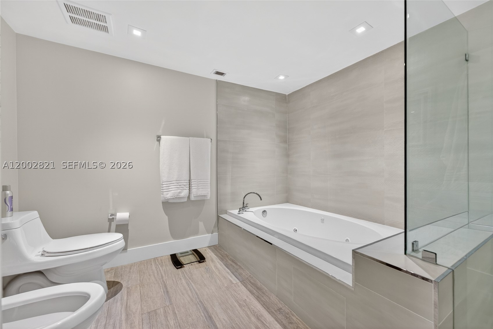 5757 Collins Ave #1104 Miami Beach, FL 33140