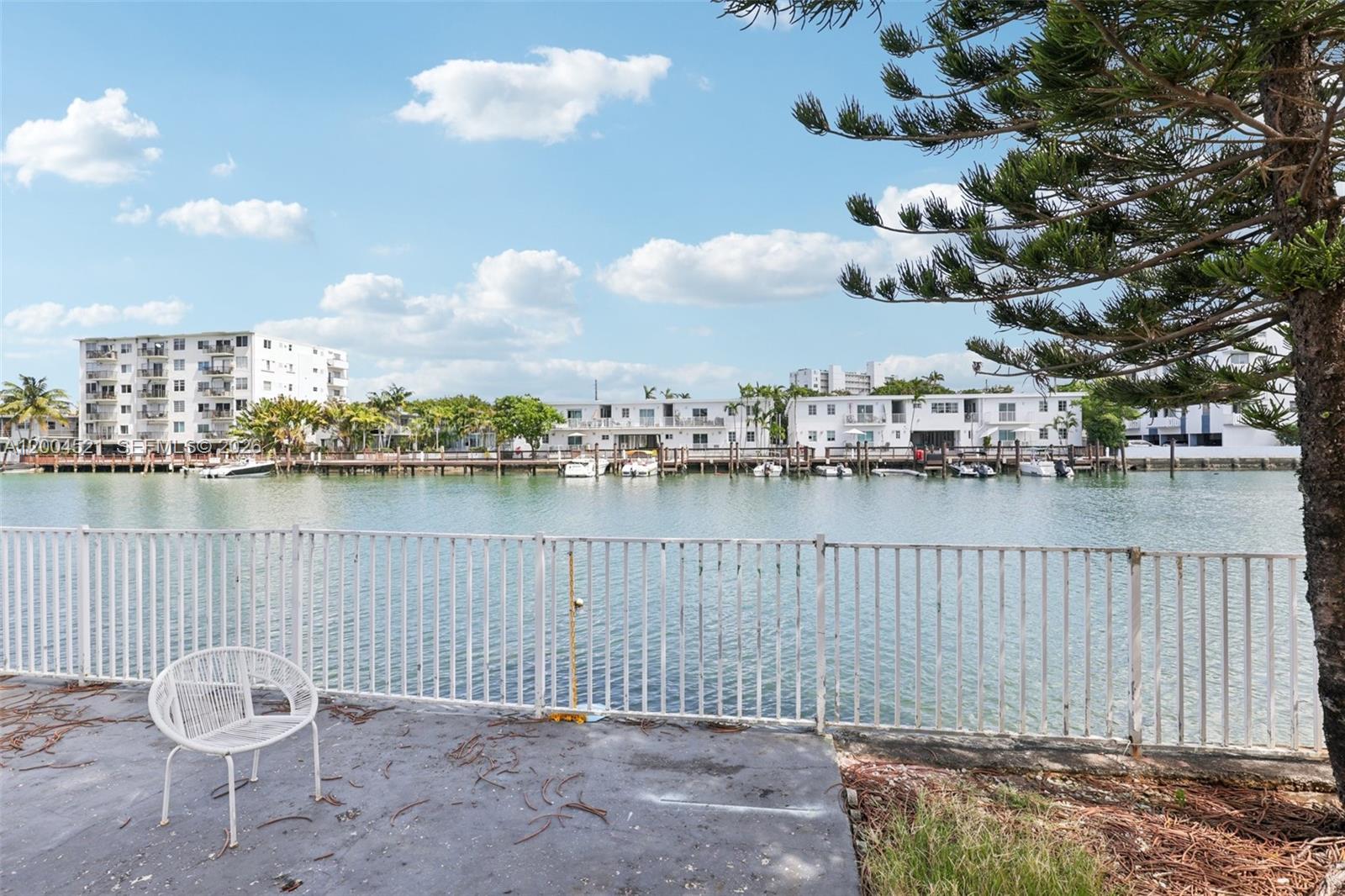 7975 Crespi Blvd, Unit 2nd