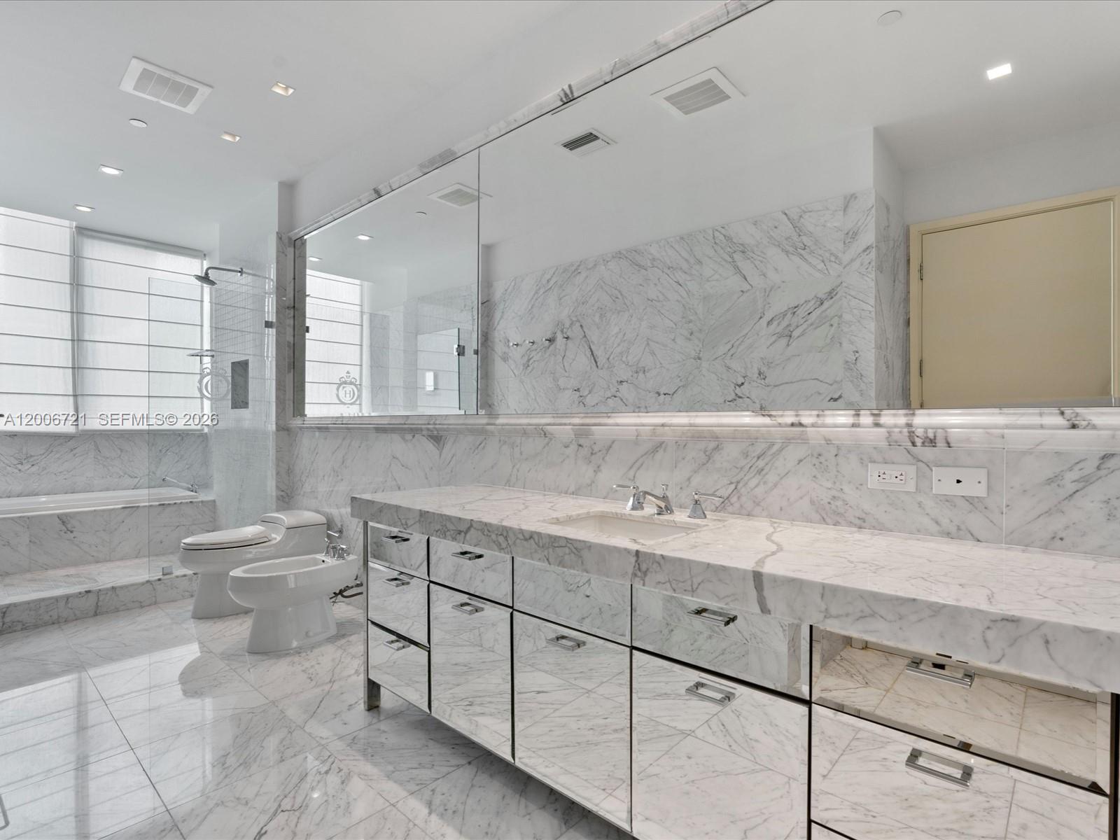 17475 Collins Ave #2302 Sunny Isles Beach, FL 33160