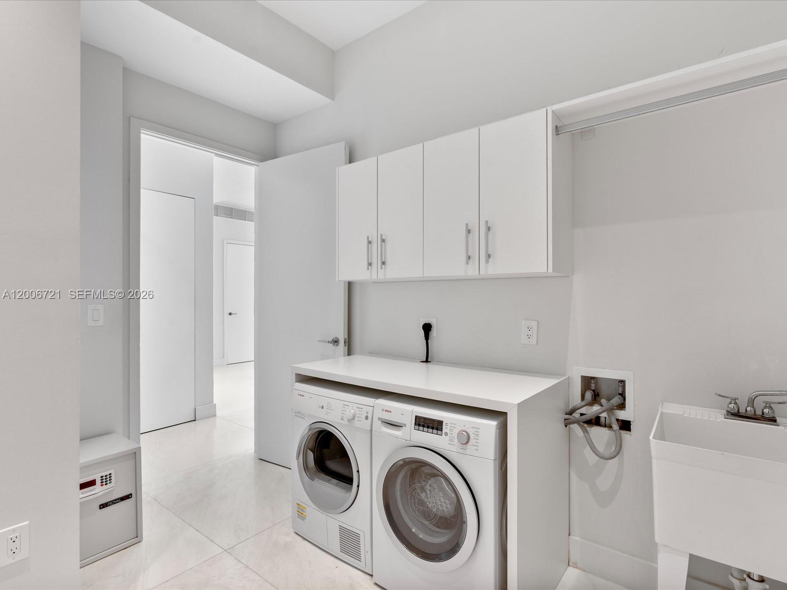 17475 Collins Ave #2302 Sunny Isles Beach, FL 33160