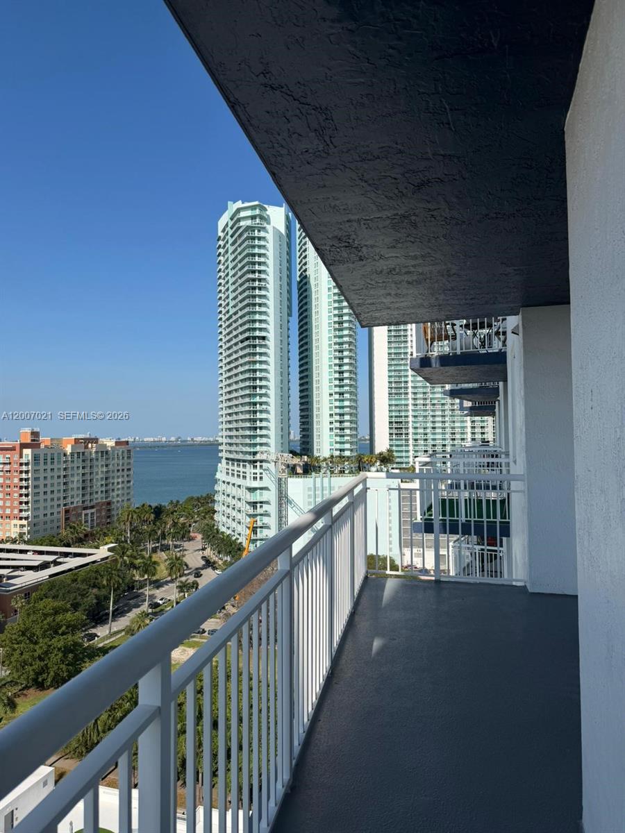 image 1800 Biscayne Plaza12