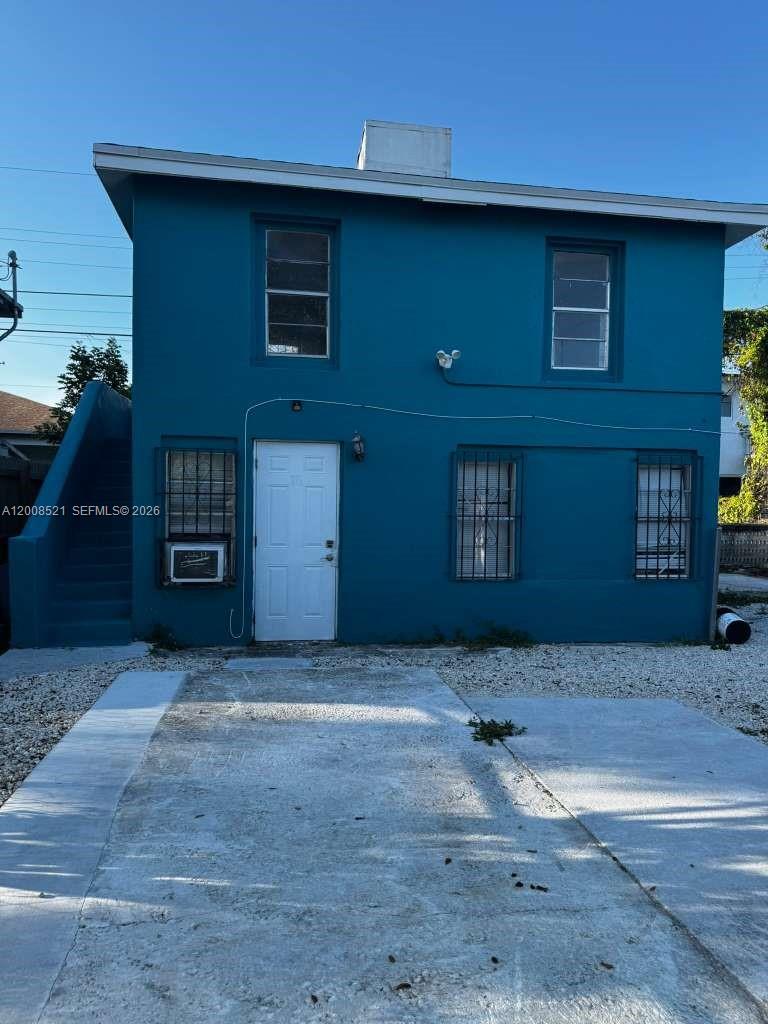 1121 NW 40th St #4