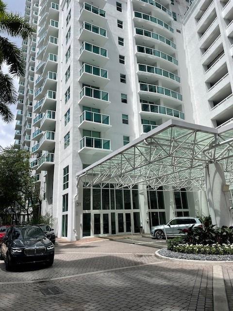 31 SE 5th St #303
