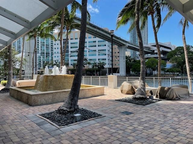 image Brickell on the River North2