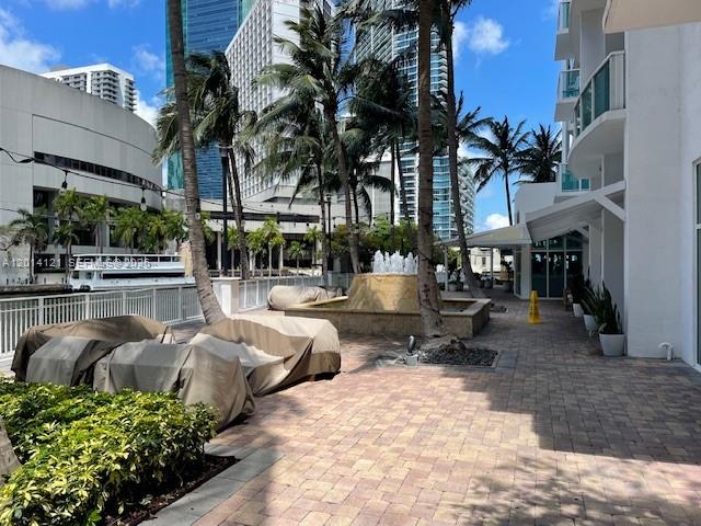 image Brickell on the River North3