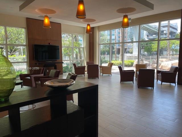 image Brickell on the River North7