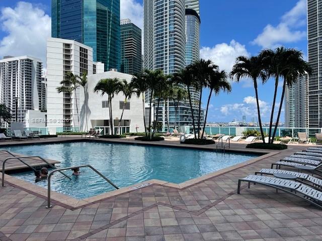 image Brickell on the River North8
