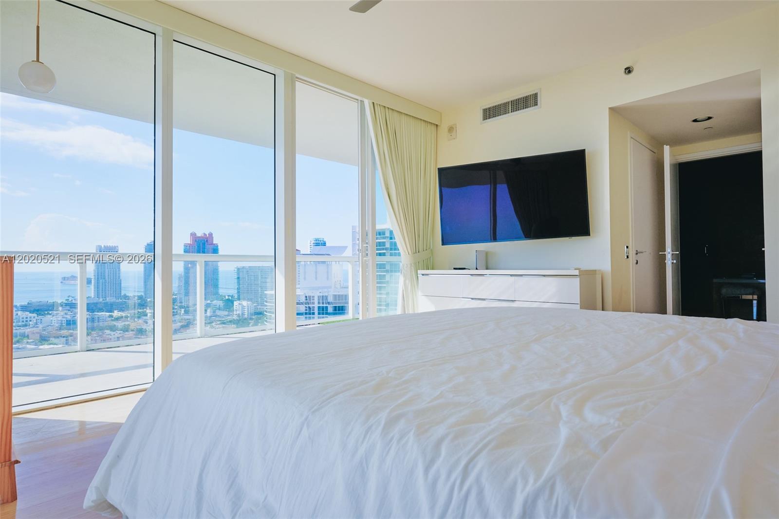 450 Alton Rd #2810 Miami Beach, FL 33139