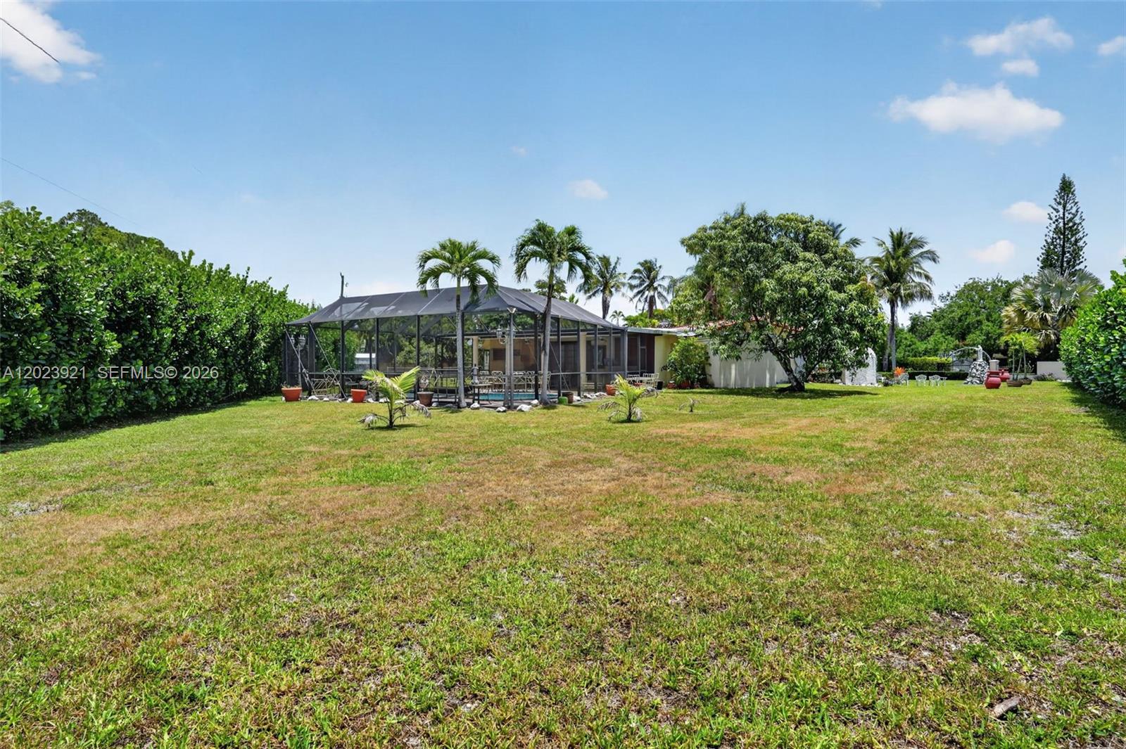 8461 SW 68th St Rd Miami, FL 33143