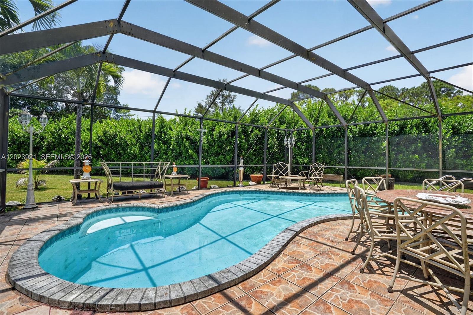 8461 SW 68th St Rd Miami, FL 33143