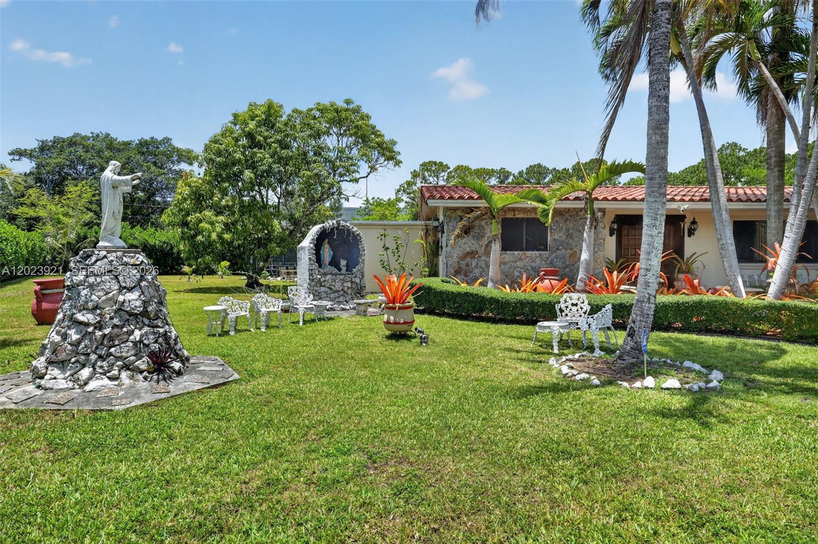 8461 SW 68th St Rd Miami, FL 33143