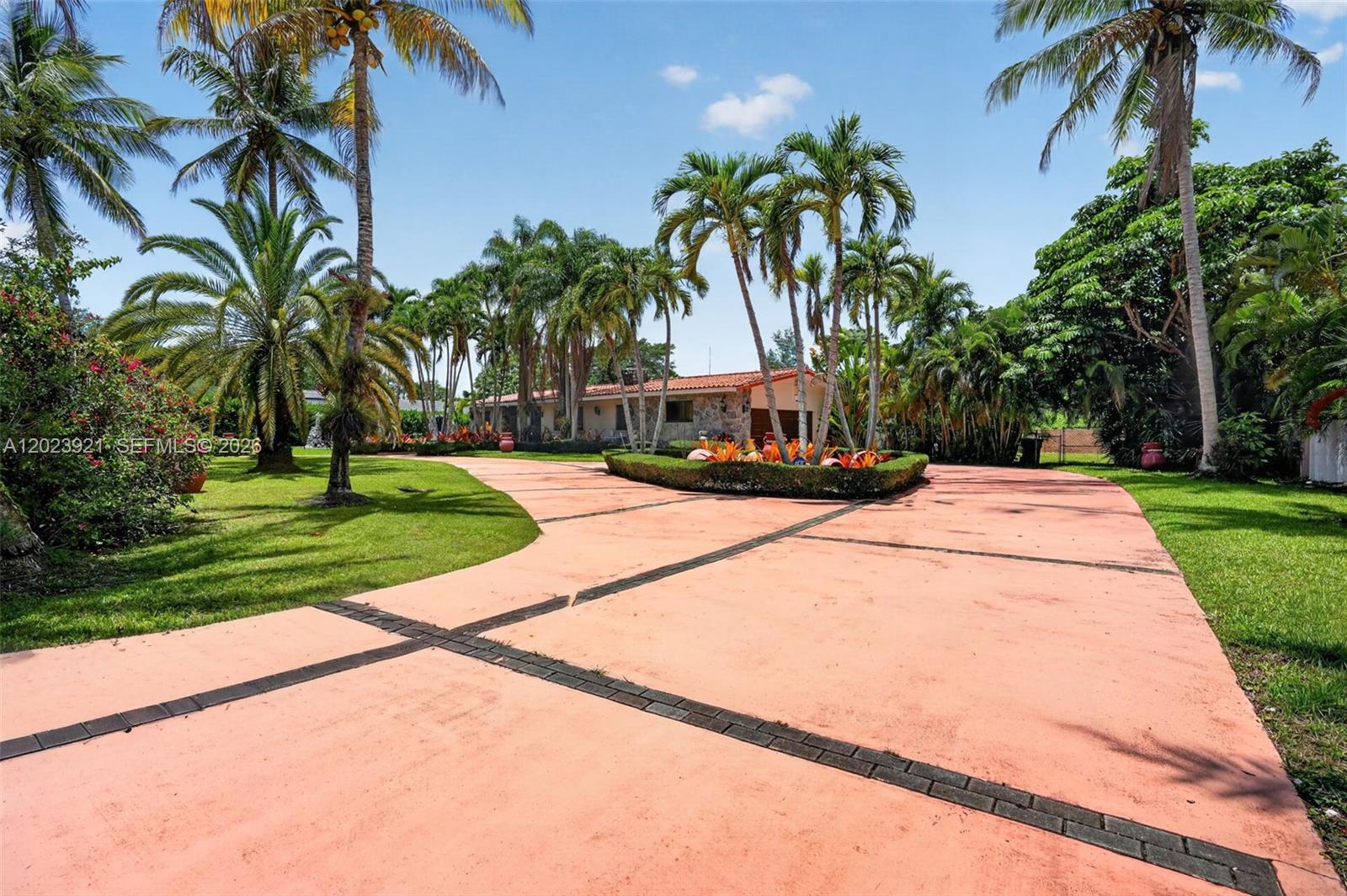 8461 SW 68th St Rd Miami, FL 33143