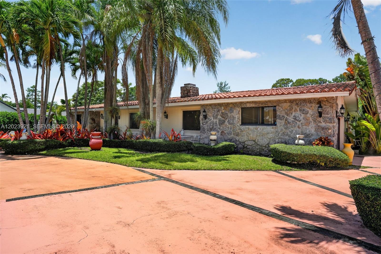 8461 SW 68th St Rd Miami, FL 33143