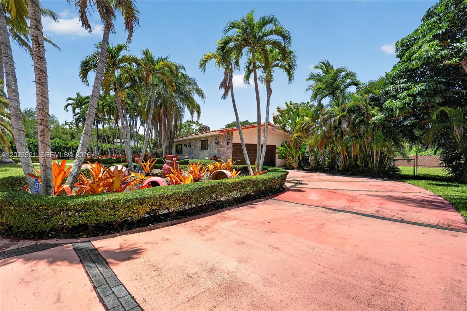 8461 SW 68th St Rd Miami, FL 33143