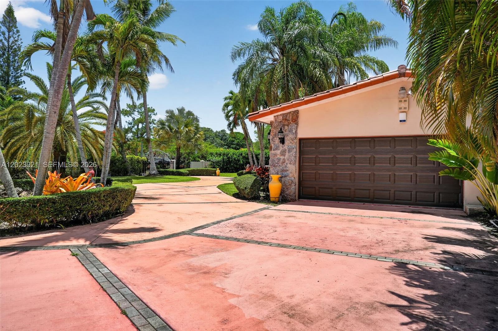 8461 SW 68th St Rd Miami, FL 33143