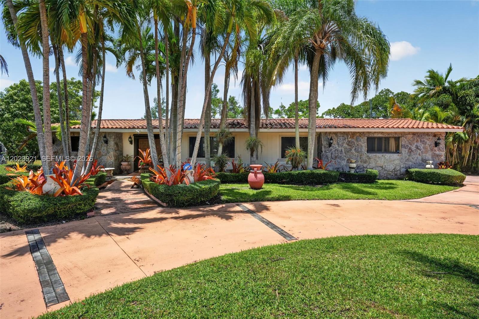 8461 SW 68th St Rd Miami, FL 33143
